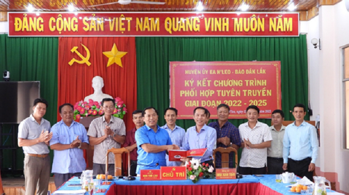 Lễ ký kết chương trình phối hợp tuyên truyền giữa Huyện ủy Ea H’Leo và Báo Đắk Lắk